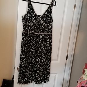 Gap Navy & Cream Sleeveless V-neck lined dress